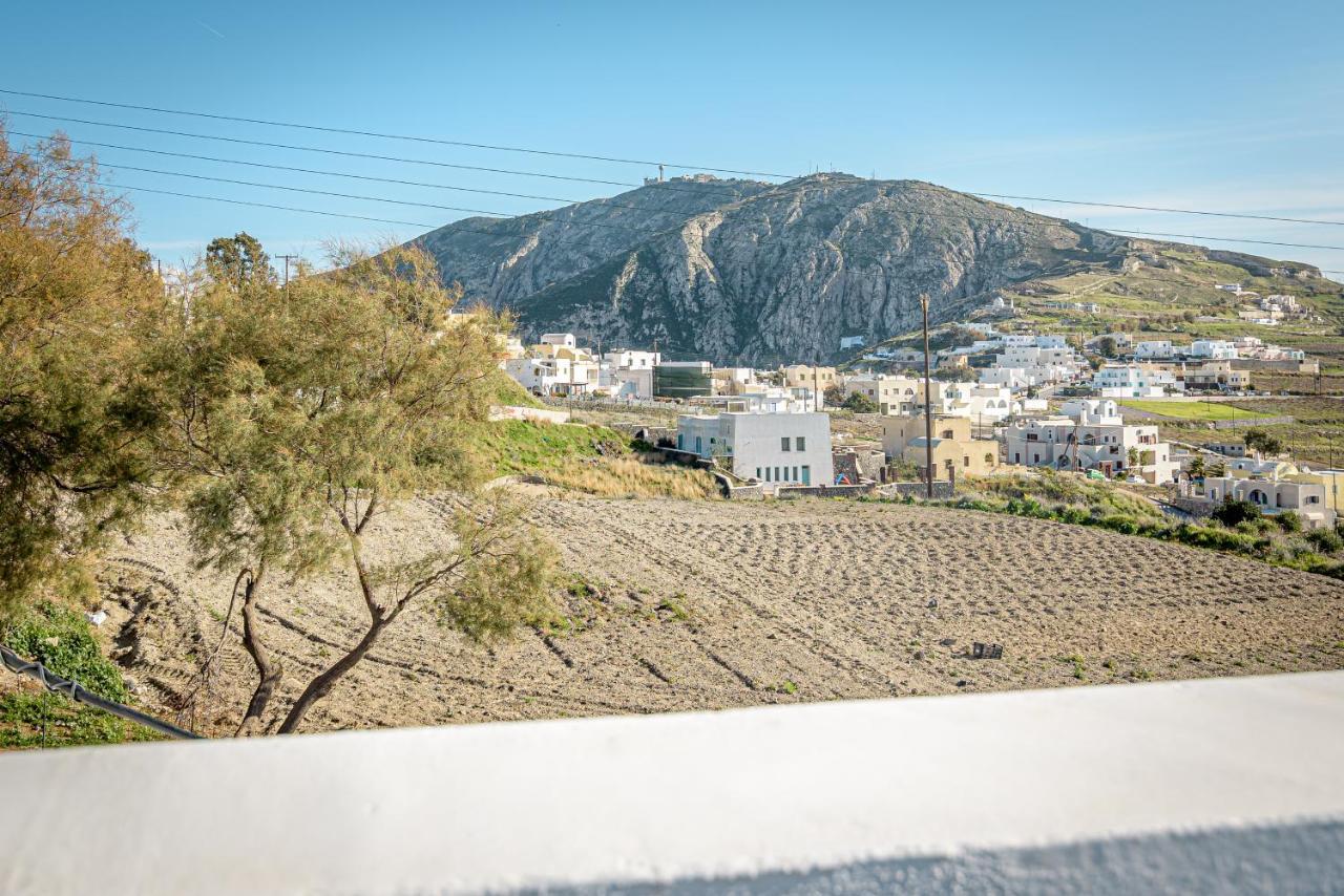 Thealos Santorini Apartment Pyrgos Kallistis