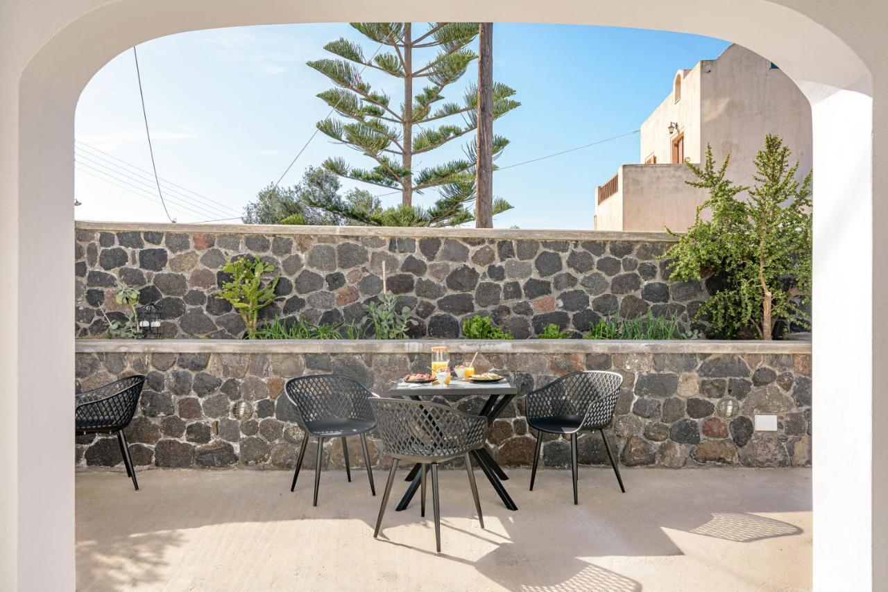 Thealos Santorini Apartment Pyrgos Kallistis